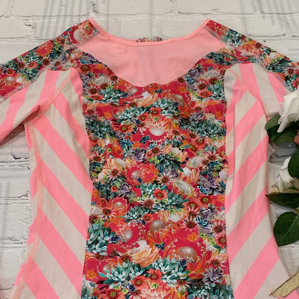 Lululemon Shanti Surf Rashguard - Picture 5 of 15